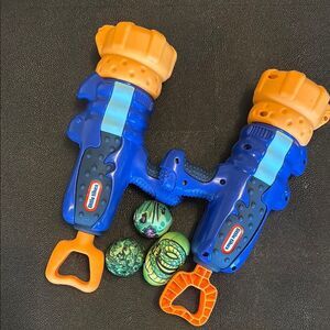 Little Tikes Mighty 2 Boom Blaster and 3 Foam Ball Launchers